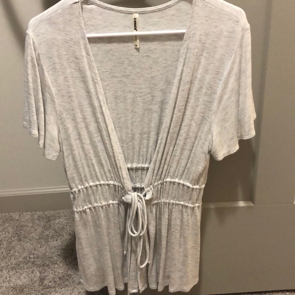 Soft, gray short sleeve cardigan with tied waist